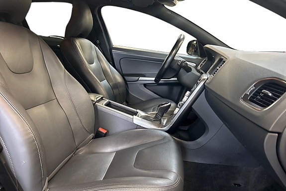 Volvo V60 Cross Country 15 of 24