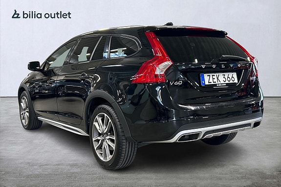 Volvo V60 Cross Country 8 of 24