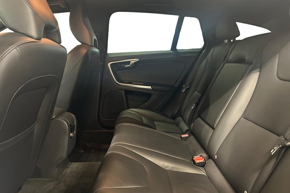 Volvo V60 Cross Country 14 of 24