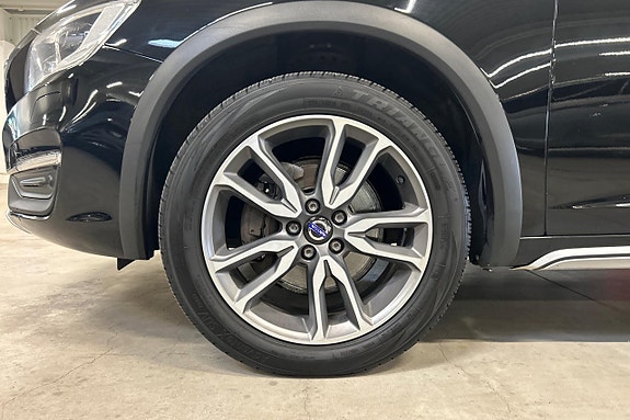 Volvo V60 Cross Country 11 of 24