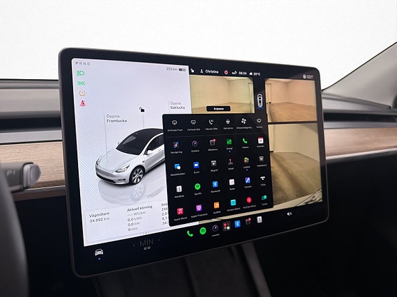 Tesla Model Y 22 of 30