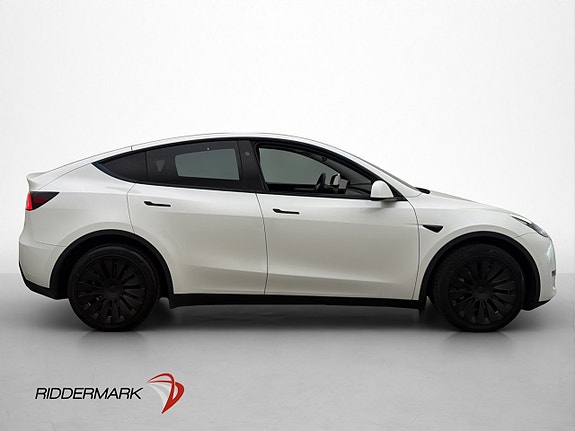 Tesla Model Y 10 of 30
