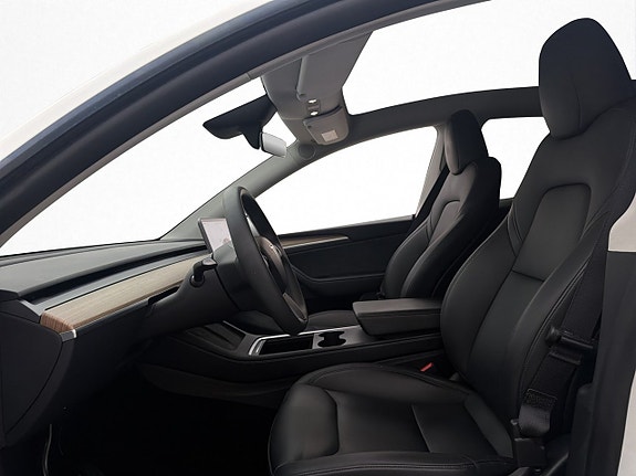 Tesla Model Y 13 of 30