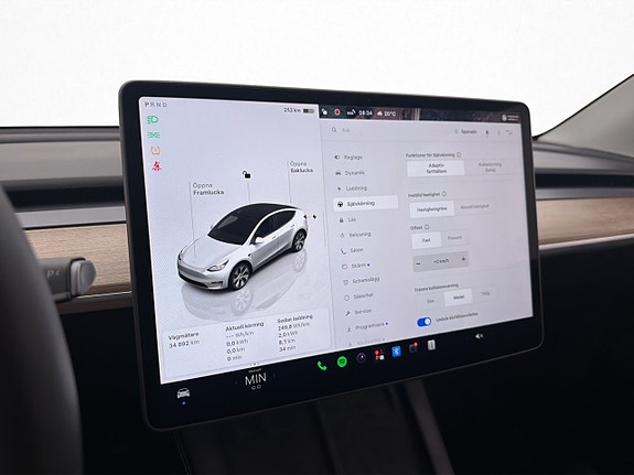 Tesla Model Y 25 of 30