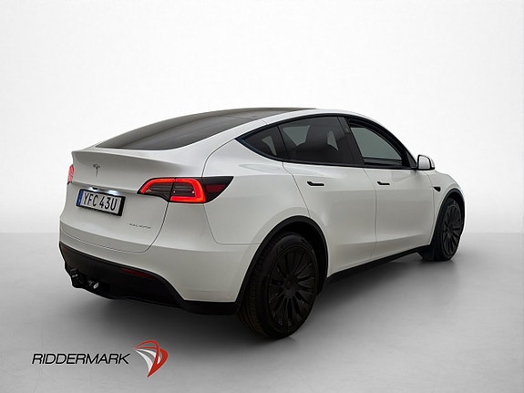 Tesla Model Y 9 of 30