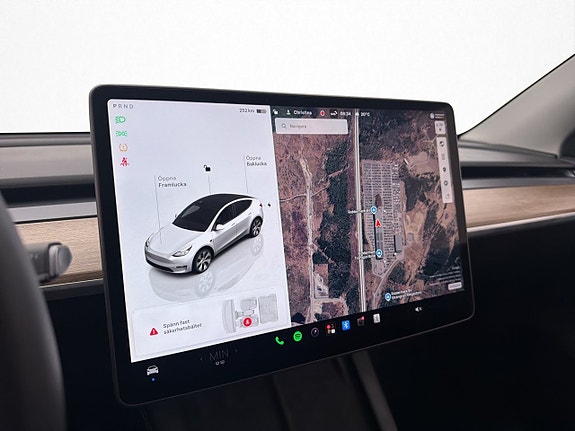 Tesla Model Y 21 of 30