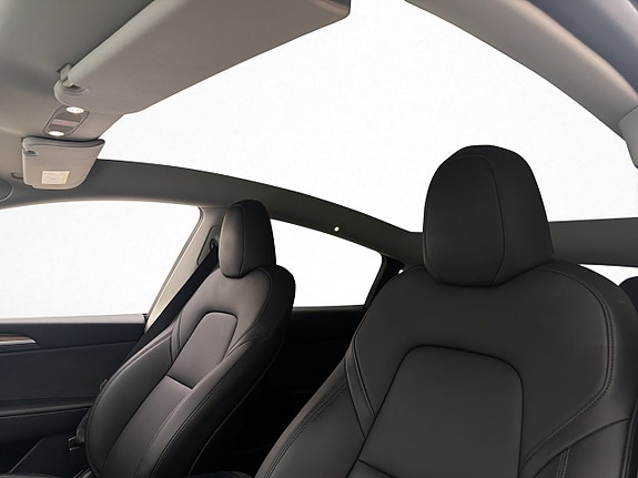 Tesla Model Y 14 of 30