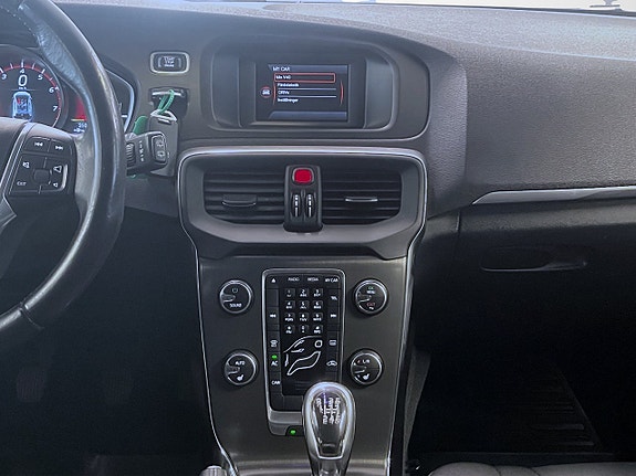 Volvo V40 10 of 15