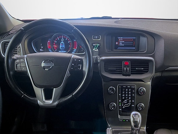 Volvo V40 8 of 15