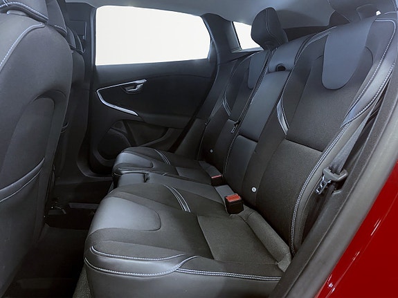 Volvo V40 13 of 15