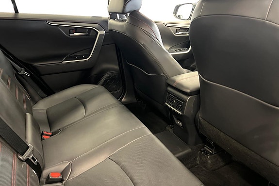 Toyota RAV4 9 of 21