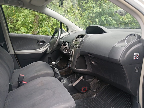 Toyota Yaris 8 of 10