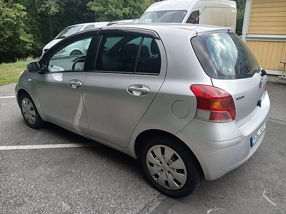 Toyota Yaris 6 of 10