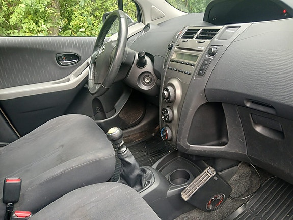 Toyota Yaris 9 of 10