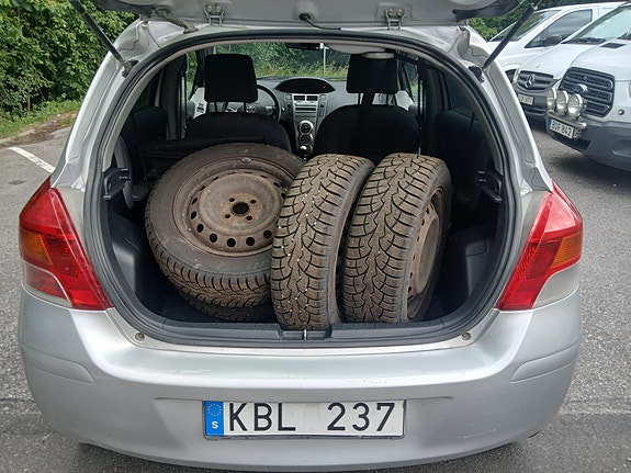 Toyota Yaris 7 of 10