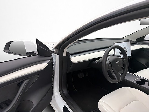 Tesla Model 3 11 of 30