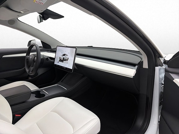 Tesla Model 3 27 of 30
