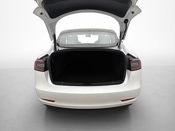 Tesla Model 3 30 of 30