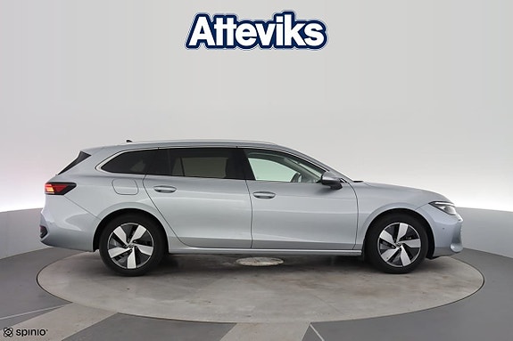 Volkswagen Passat 2 of 20