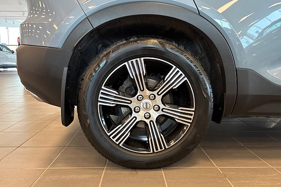 Volvo XC40 17 of 28