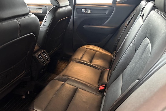 Volvo XC40 13 of 28