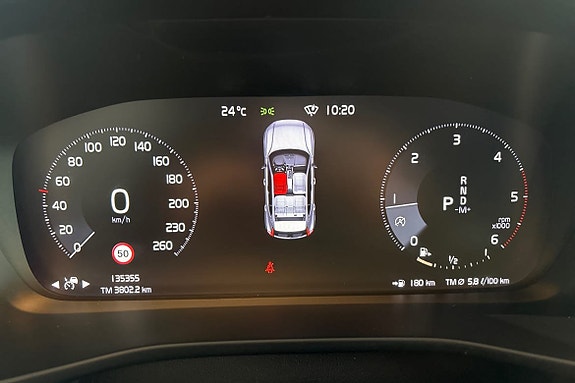 Volvo XC40 16 of 28