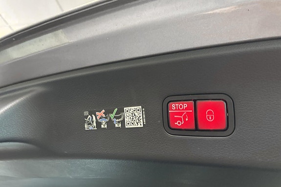 Mercedes-Benz GLC400 e 13 of 27