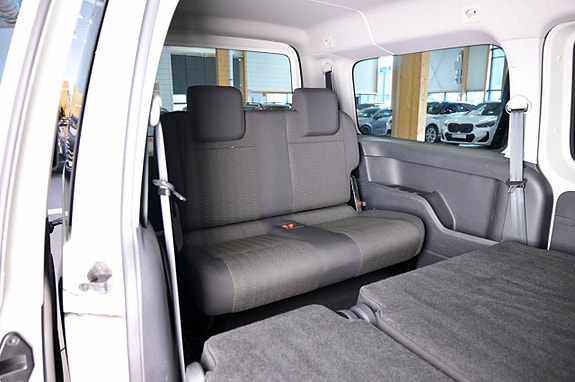 Volkswagen Caddy Maxi 9 of 23
