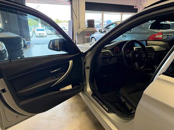 BMW 320d 8 of 27