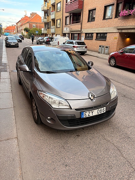 Renault Megane III 2 of 8