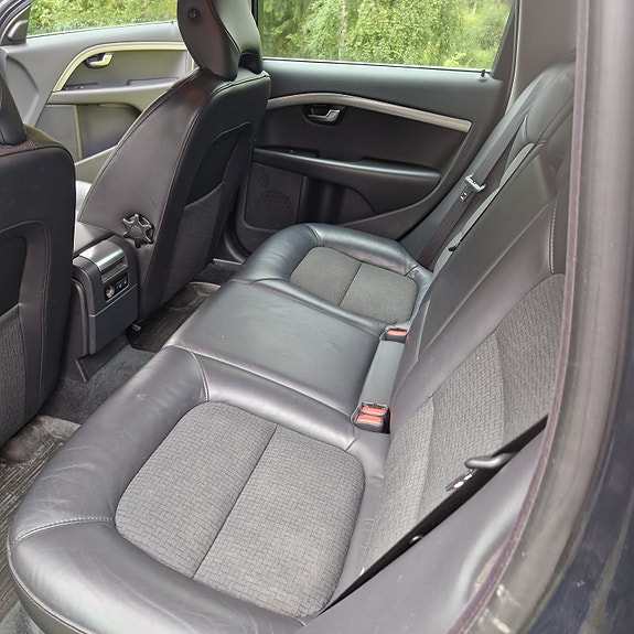 Volvo V70 4 of 12