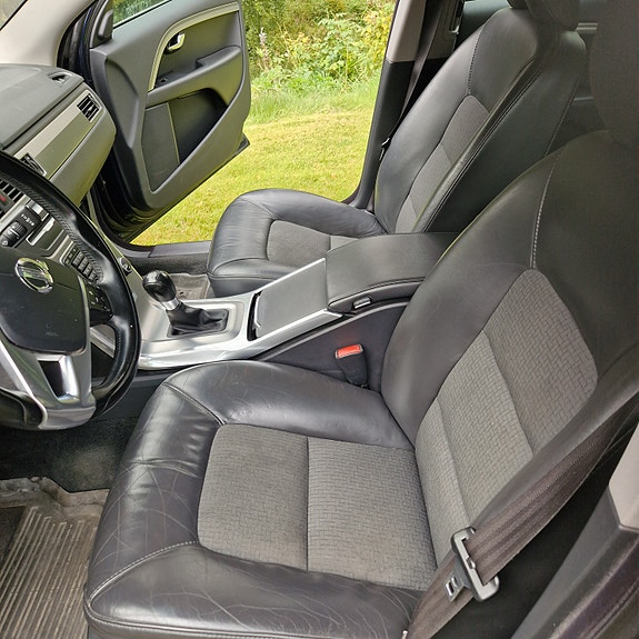 Volvo V70 3 of 12