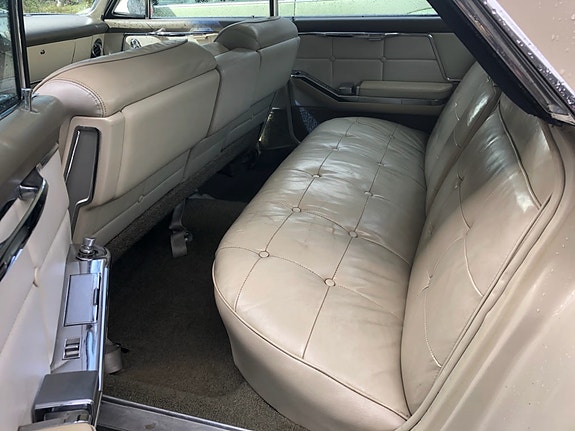 Cadillac Sedan DeVille 6 of 7