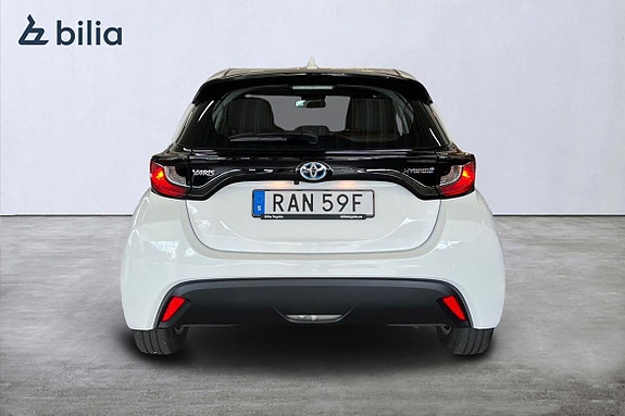 Toyota Yaris 5 of 22