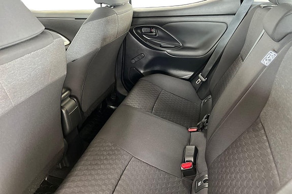 Toyota Yaris 12 of 21