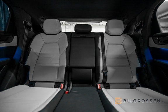 Porsche Cayenne 14 of 18