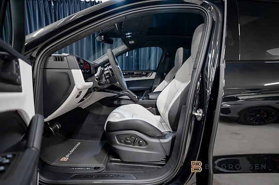 Porsche Cayenne 11 of 18