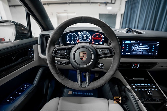 Porsche Cayenne 15 of 18