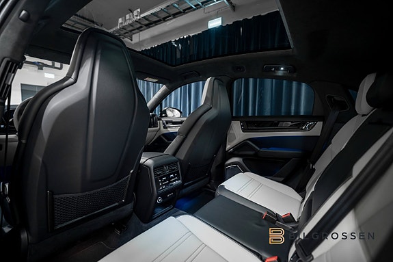 Porsche Cayenne 13 of 18