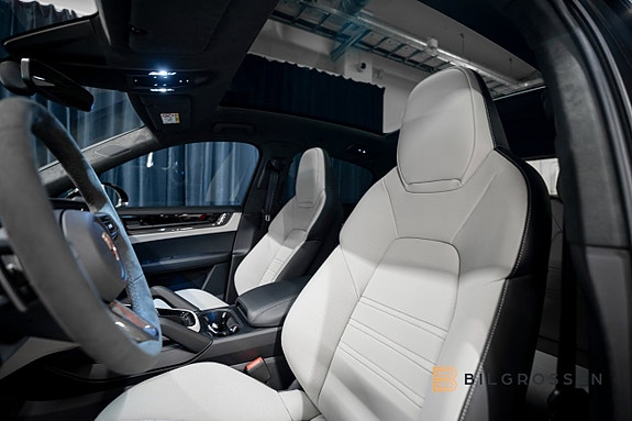 Porsche Cayenne 12 of 18