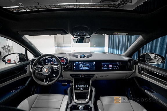 Porsche Cayenne 10 of 18