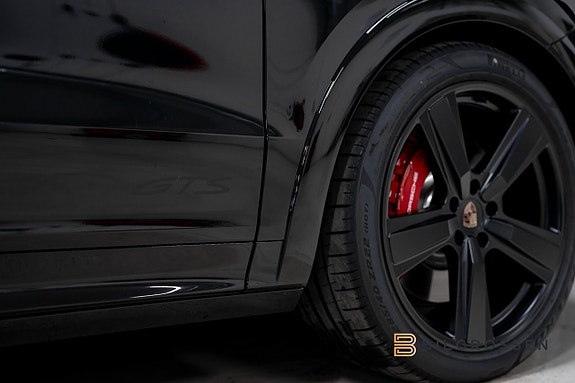 Porsche Cayenne 8 of 18