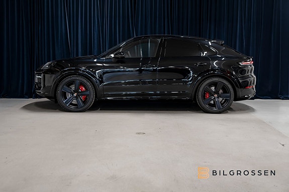Porsche Cayenne 2 of 18