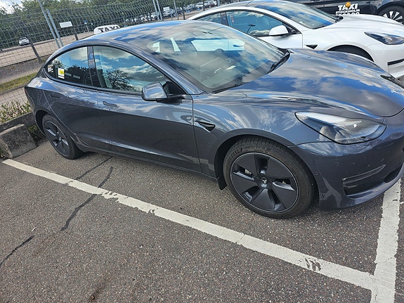 Tesla Model 3 5 of 6