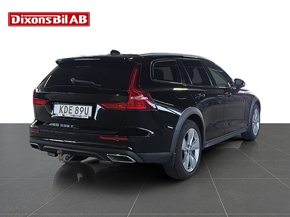 Volvo V60 Cross Country 4 of 15