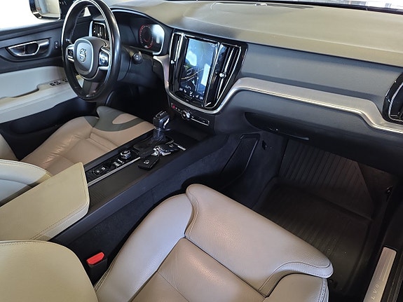Volvo V60 Cross Country 11 of 15