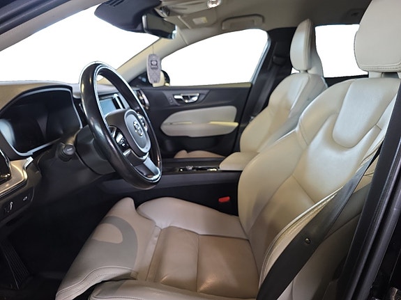 Volvo V60 Cross Country 8 of 15