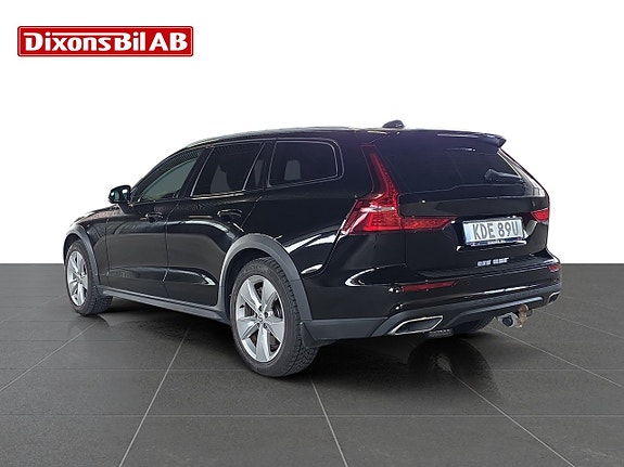 Volvo V60 Cross Country 5 of 15