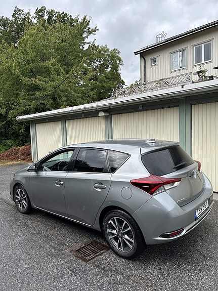 Toyota Auris 2 of 4