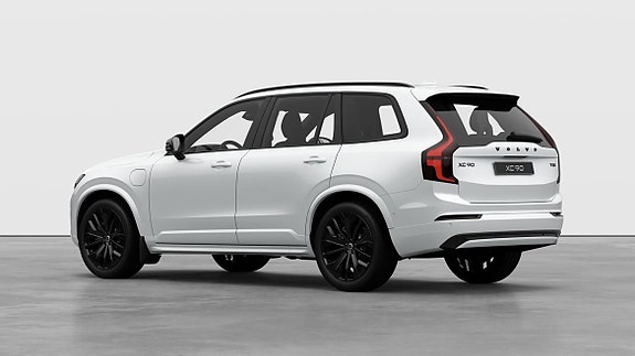 Volvo XC90 30 of 30